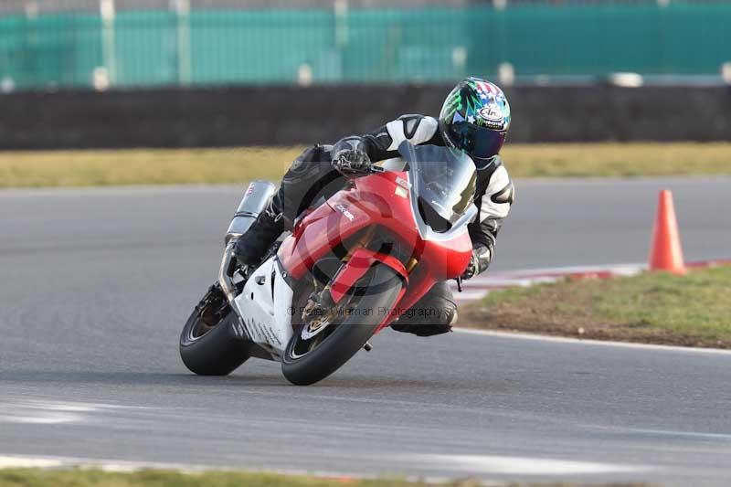 Motorcycle action photographs;Trackday digital images;event digital images;eventdigitalimages;no limits trackday;peter wileman photography;snetterton;snetterton circuit norfolk;snetterton photographs;trackday;trackday photos