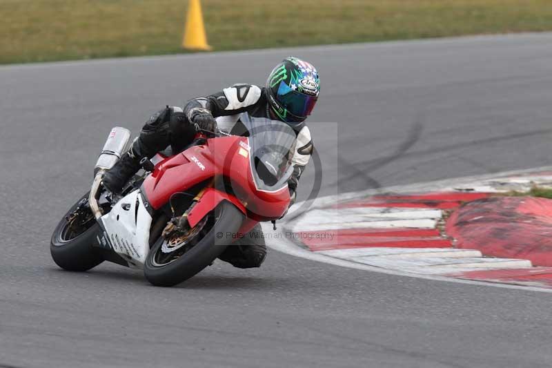 Motorcycle action photographs;Trackday digital images;event digital images;eventdigitalimages;no limits trackday;peter wileman photography;snetterton;snetterton circuit norfolk;snetterton photographs;trackday;trackday photos