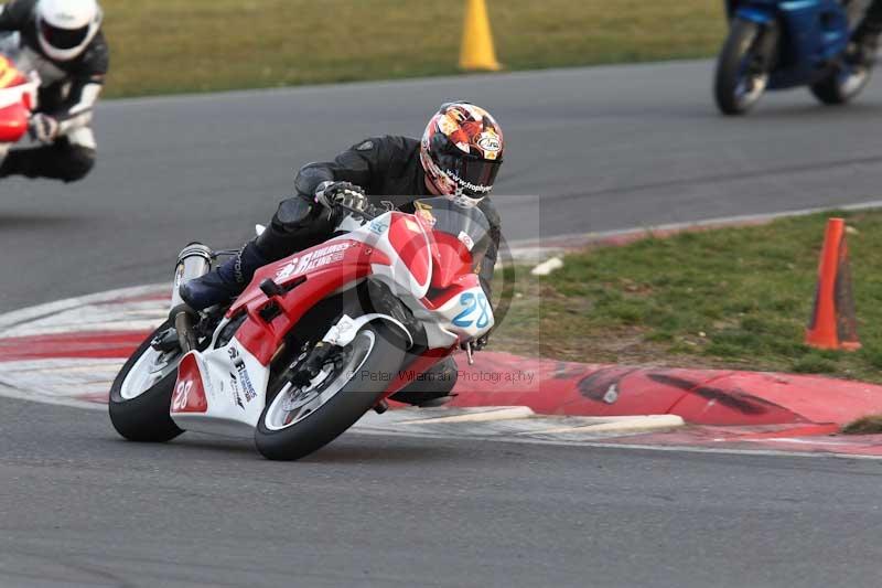 Motorcycle action photographs;Trackday digital images;event digital images;eventdigitalimages;no limits trackday;peter wileman photography;snetterton;snetterton circuit norfolk;snetterton photographs;trackday;trackday photos