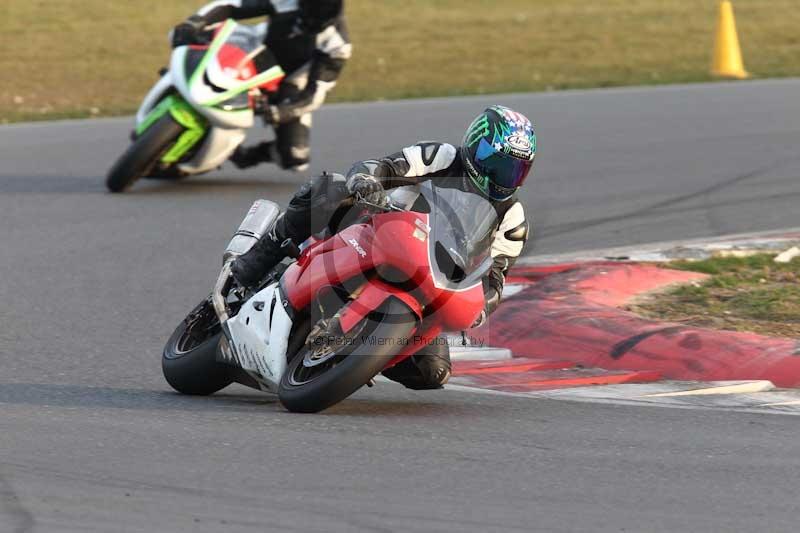 Motorcycle action photographs;Trackday digital images;event digital images;eventdigitalimages;no limits trackday;peter wileman photography;snetterton;snetterton circuit norfolk;snetterton photographs;trackday;trackday photos