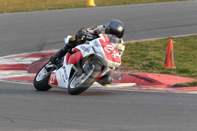 Motorcycle action photographs;Trackday digital images;event digital images;eventdigitalimages;no limits trackday;peter wileman photography;snetterton;snetterton circuit norfolk;snetterton photographs;trackday;trackday photos