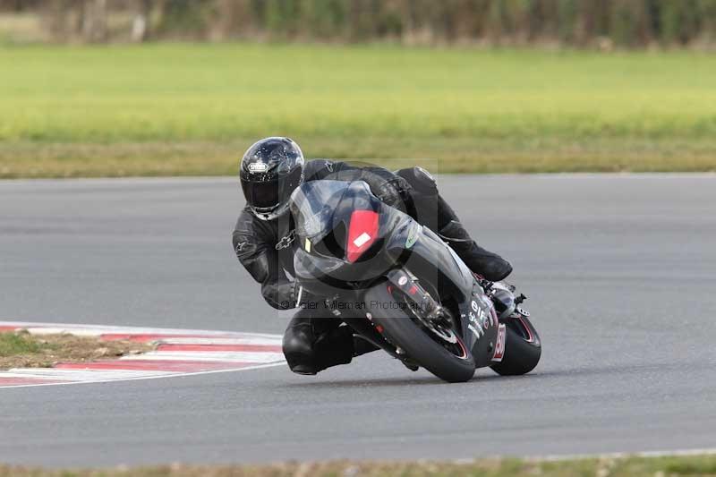 Motorcycle action photographs;Trackday digital images;event digital images;eventdigitalimages;no limits trackday;peter wileman photography;snetterton;snetterton circuit norfolk;snetterton photographs;trackday;trackday photos