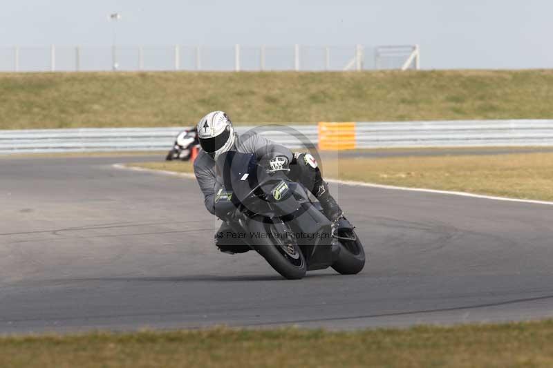 Motorcycle action photographs;Trackday digital images;event digital images;eventdigitalimages;no limits trackday;peter wileman photography;snetterton;snetterton circuit norfolk;snetterton photographs;trackday;trackday photos
