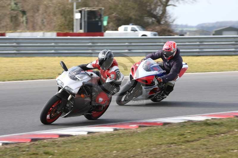 Motorcycle action photographs;Trackday digital images;event digital images;eventdigitalimages;no limits trackday;peter wileman photography;snetterton;snetterton circuit norfolk;snetterton photographs;trackday;trackday photos