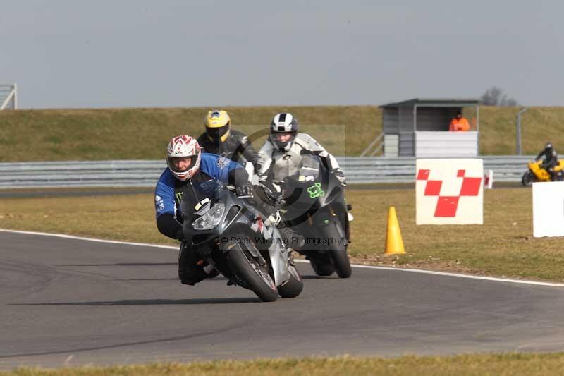 Motorcycle action photographs;Trackday digital images;event digital images;eventdigitalimages;no limits trackday;peter wileman photography;snetterton;snetterton circuit norfolk;snetterton photographs;trackday;trackday photos