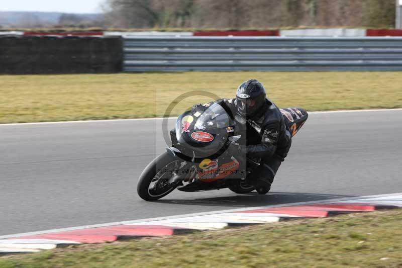 Motorcycle action photographs;Trackday digital images;event digital images;eventdigitalimages;no limits trackday;peter wileman photography;snetterton;snetterton circuit norfolk;snetterton photographs;trackday;trackday photos
