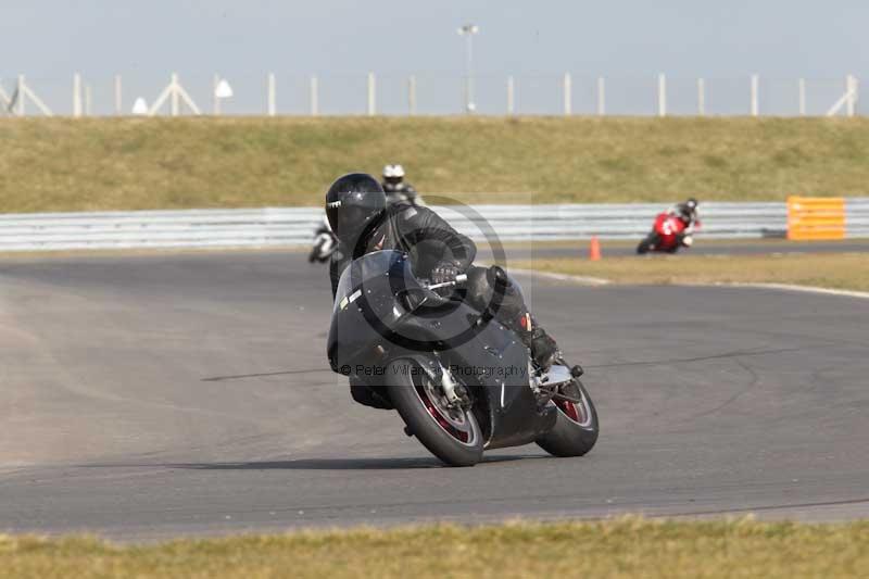 Motorcycle action photographs;Trackday digital images;event digital images;eventdigitalimages;no limits trackday;peter wileman photography;snetterton;snetterton circuit norfolk;snetterton photographs;trackday;trackday photos