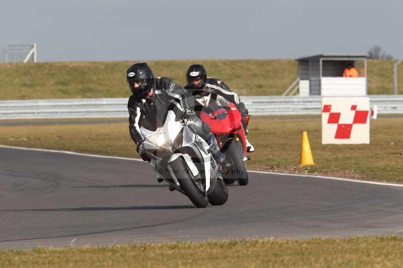 Motorcycle action photographs;Trackday digital images;event digital images;eventdigitalimages;no limits trackday;peter wileman photography;snetterton;snetterton circuit norfolk;snetterton photographs;trackday;trackday photos