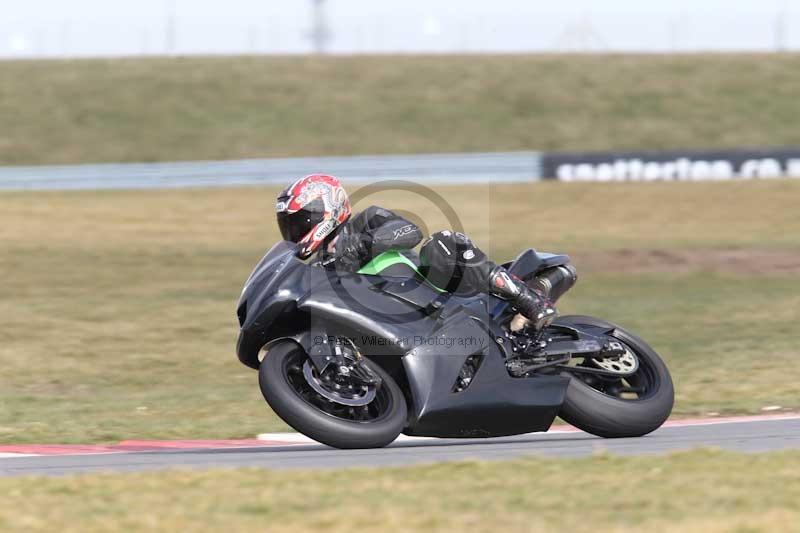 Motorcycle action photographs;Trackday digital images;event digital images;eventdigitalimages;no limits trackday;peter wileman photography;snetterton;snetterton circuit norfolk;snetterton photographs;trackday;trackday photos