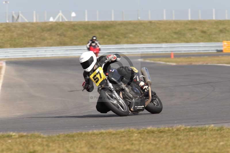 Motorcycle action photographs;Trackday digital images;event digital images;eventdigitalimages;no limits trackday;peter wileman photography;snetterton;snetterton circuit norfolk;snetterton photographs;trackday;trackday photos