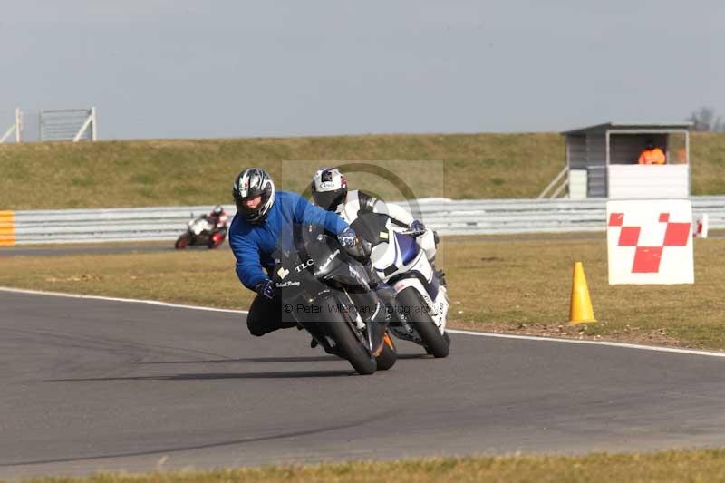 Motorcycle action photographs;Trackday digital images;event digital images;eventdigitalimages;no limits trackday;peter wileman photography;snetterton;snetterton circuit norfolk;snetterton photographs;trackday;trackday photos