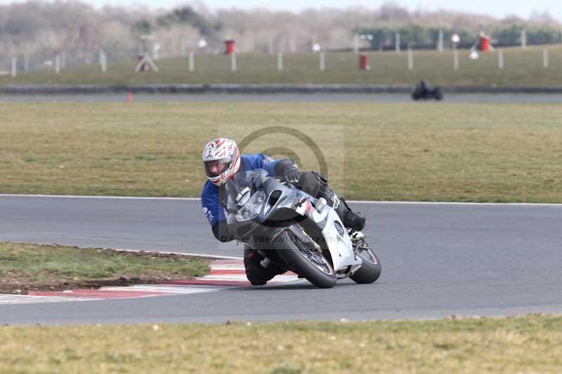 Motorcycle action photographs;Trackday digital images;event digital images;eventdigitalimages;no limits trackday;peter wileman photography;snetterton;snetterton circuit norfolk;snetterton photographs;trackday;trackday photos