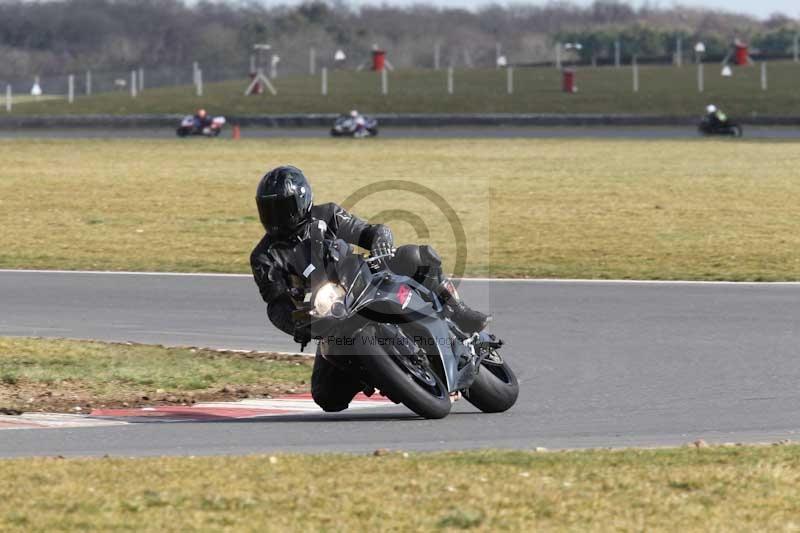 Motorcycle action photographs;Trackday digital images;event digital images;eventdigitalimages;no limits trackday;peter wileman photography;snetterton;snetterton circuit norfolk;snetterton photographs;trackday;trackday photos