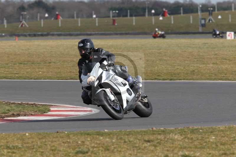 Motorcycle action photographs;Trackday digital images;event digital images;eventdigitalimages;no limits trackday;peter wileman photography;snetterton;snetterton circuit norfolk;snetterton photographs;trackday;trackday photos