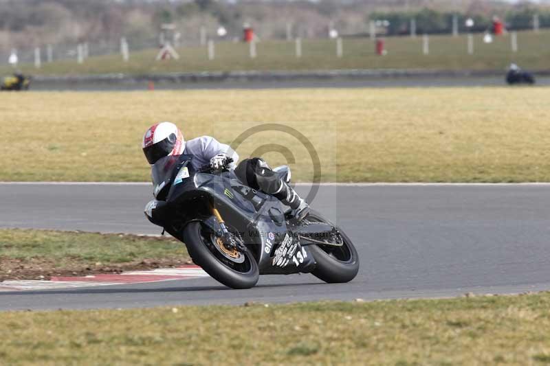 Motorcycle action photographs;Trackday digital images;event digital images;eventdigitalimages;no limits trackday;peter wileman photography;snetterton;snetterton circuit norfolk;snetterton photographs;trackday;trackday photos