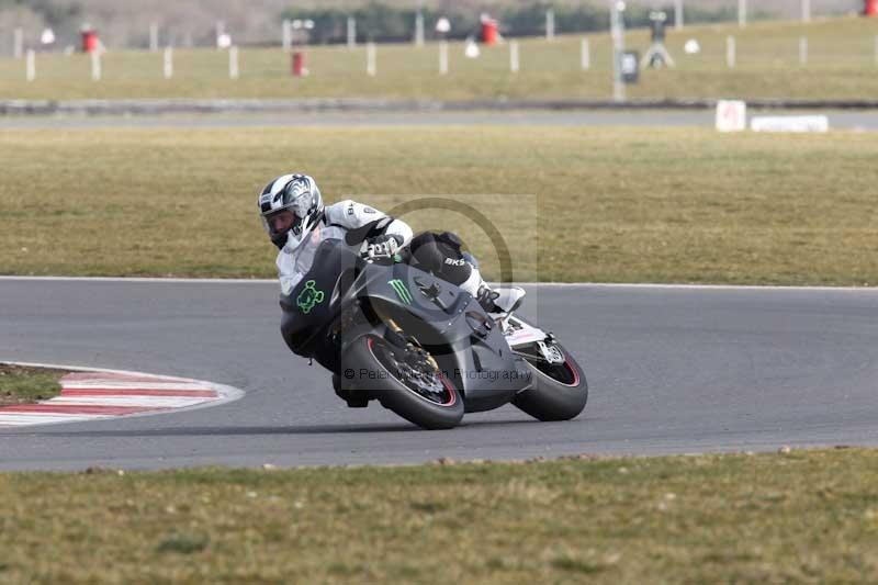 Motorcycle action photographs;Trackday digital images;event digital images;eventdigitalimages;no limits trackday;peter wileman photography;snetterton;snetterton circuit norfolk;snetterton photographs;trackday;trackday photos