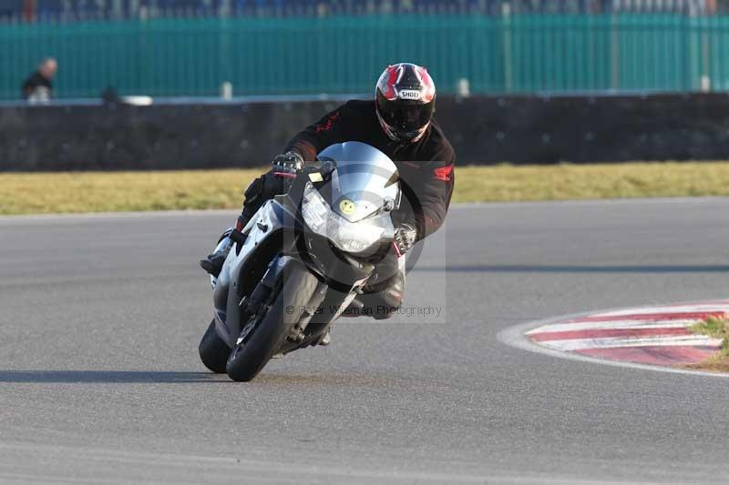 Motorcycle action photographs;Trackday digital images;event digital images;eventdigitalimages;no limits trackday;peter wileman photography;snetterton;snetterton circuit norfolk;snetterton photographs;trackday;trackday photos