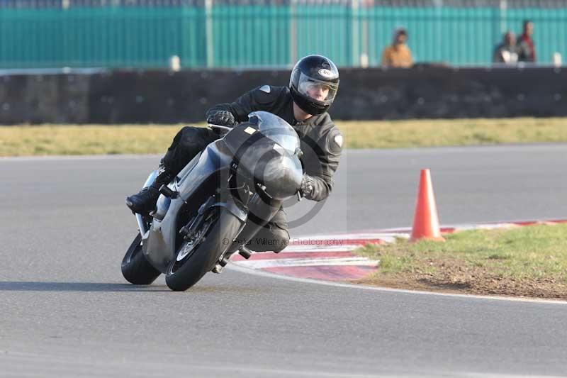 Motorcycle action photographs;Trackday digital images;event digital images;eventdigitalimages;no limits trackday;peter wileman photography;snetterton;snetterton circuit norfolk;snetterton photographs;trackday;trackday photos