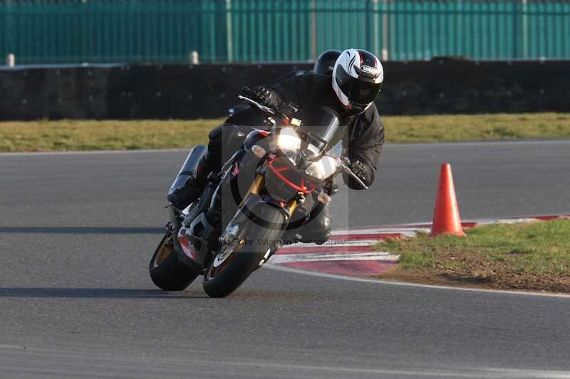 Motorcycle action photographs;Trackday digital images;event digital images;eventdigitalimages;no limits trackday;peter wileman photography;snetterton;snetterton circuit norfolk;snetterton photographs;trackday;trackday photos
