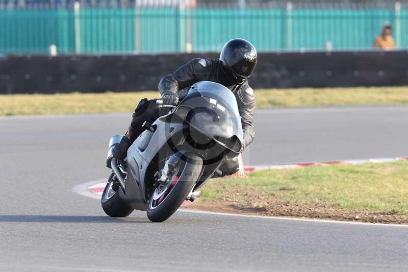 Motorcycle action photographs;Trackday digital images;event digital images;eventdigitalimages;no limits trackday;peter wileman photography;snetterton;snetterton circuit norfolk;snetterton photographs;trackday;trackday photos