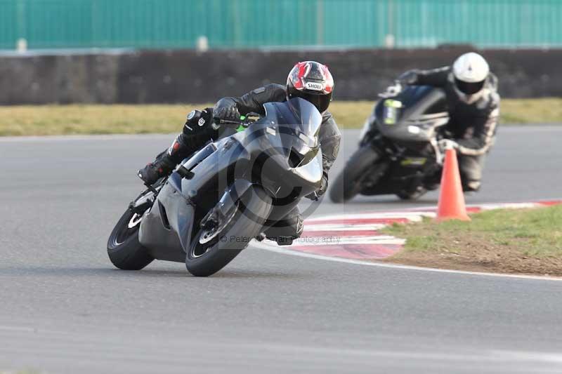 Motorcycle action photographs;Trackday digital images;event digital images;eventdigitalimages;no limits trackday;peter wileman photography;snetterton;snetterton circuit norfolk;snetterton photographs;trackday;trackday photos