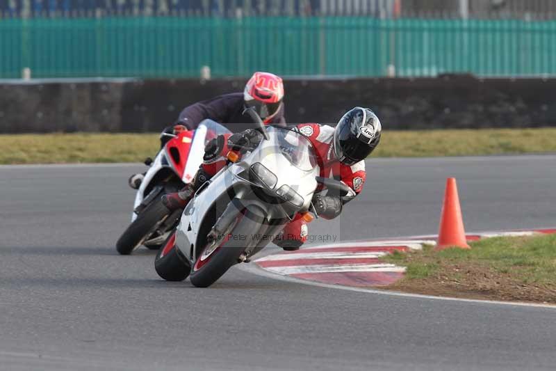 Motorcycle action photographs;Trackday digital images;event digital images;eventdigitalimages;no limits trackday;peter wileman photography;snetterton;snetterton circuit norfolk;snetterton photographs;trackday;trackday photos