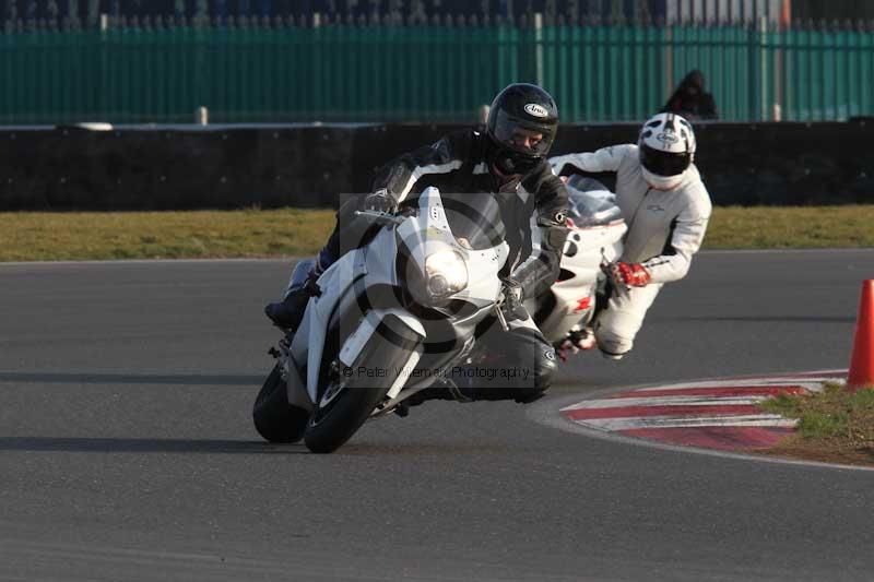 Motorcycle action photographs;Trackday digital images;event digital images;eventdigitalimages;no limits trackday;peter wileman photography;snetterton;snetterton circuit norfolk;snetterton photographs;trackday;trackday photos