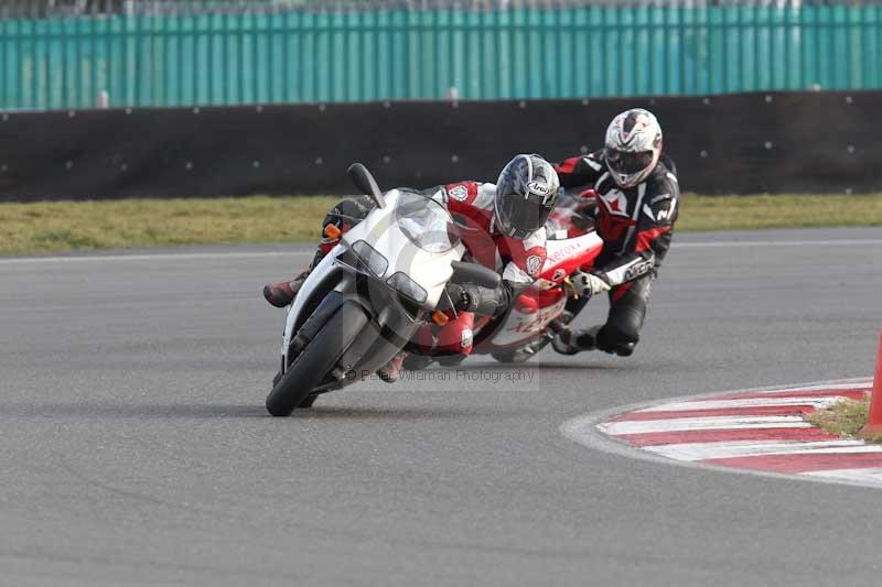 Motorcycle action photographs;Trackday digital images;event digital images;eventdigitalimages;no limits trackday;peter wileman photography;snetterton;snetterton circuit norfolk;snetterton photographs;trackday;trackday photos