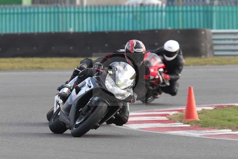 Motorcycle action photographs;Trackday digital images;event digital images;eventdigitalimages;no limits trackday;peter wileman photography;snetterton;snetterton circuit norfolk;snetterton photographs;trackday;trackday photos