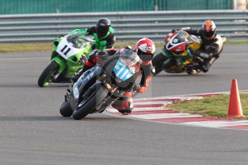 Motorcycle action photographs;Trackday digital images;event digital images;eventdigitalimages;no limits trackday;peter wileman photography;snetterton;snetterton circuit norfolk;snetterton photographs;trackday;trackday photos