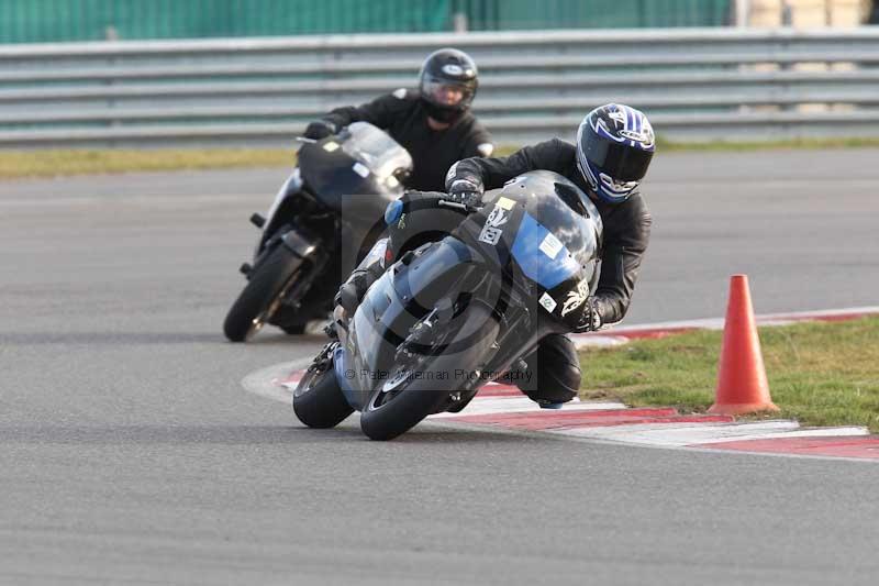 Motorcycle action photographs;Trackday digital images;event digital images;eventdigitalimages;no limits trackday;peter wileman photography;snetterton;snetterton circuit norfolk;snetterton photographs;trackday;trackday photos