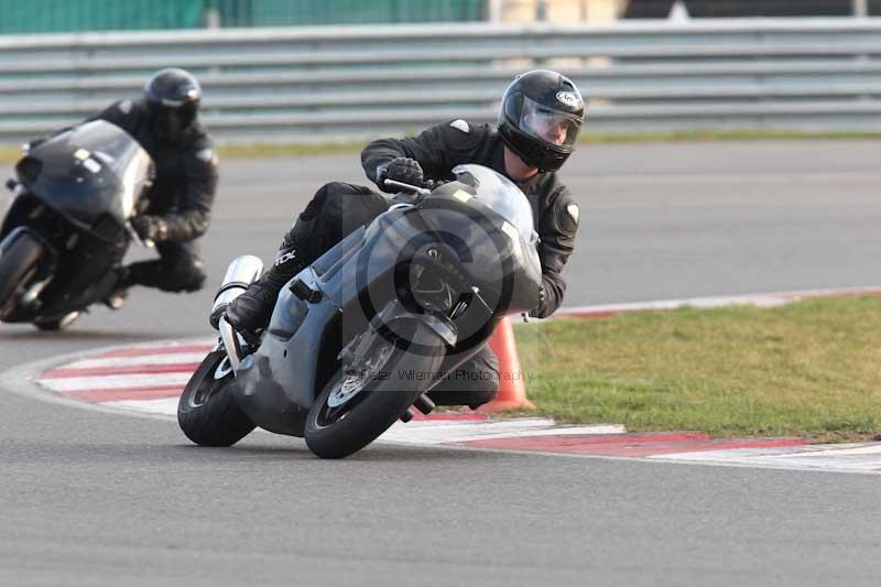 Motorcycle action photographs;Trackday digital images;event digital images;eventdigitalimages;no limits trackday;peter wileman photography;snetterton;snetterton circuit norfolk;snetterton photographs;trackday;trackday photos