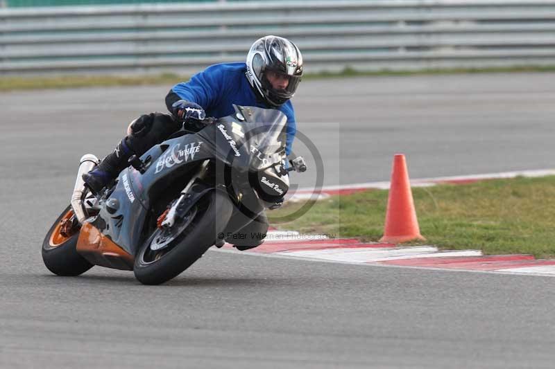 Motorcycle action photographs;Trackday digital images;event digital images;eventdigitalimages;no limits trackday;peter wileman photography;snetterton;snetterton circuit norfolk;snetterton photographs;trackday;trackday photos