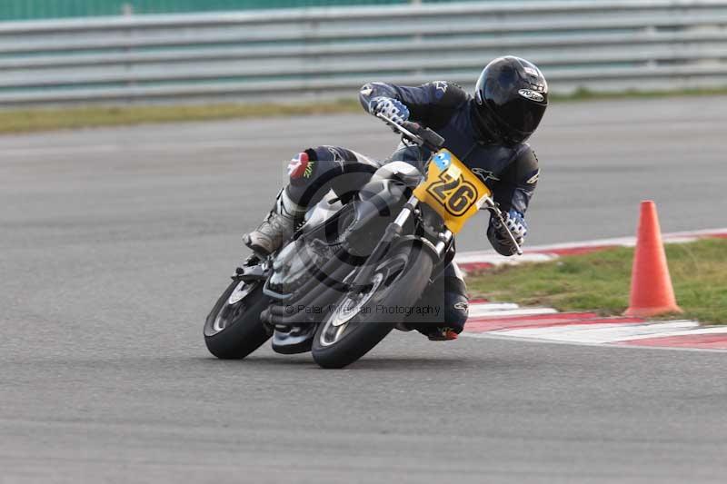 Motorcycle action photographs;Trackday digital images;event digital images;eventdigitalimages;no limits trackday;peter wileman photography;snetterton;snetterton circuit norfolk;snetterton photographs;trackday;trackday photos