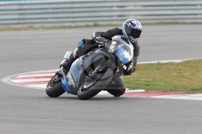 Motorcycle action photographs;Trackday digital images;event digital images;eventdigitalimages;no limits trackday;peter wileman photography;snetterton;snetterton circuit norfolk;snetterton photographs;trackday;trackday photos