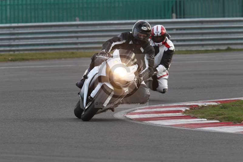 Motorcycle action photographs;Trackday digital images;event digital images;eventdigitalimages;no limits trackday;peter wileman photography;snetterton;snetterton circuit norfolk;snetterton photographs;trackday;trackday photos