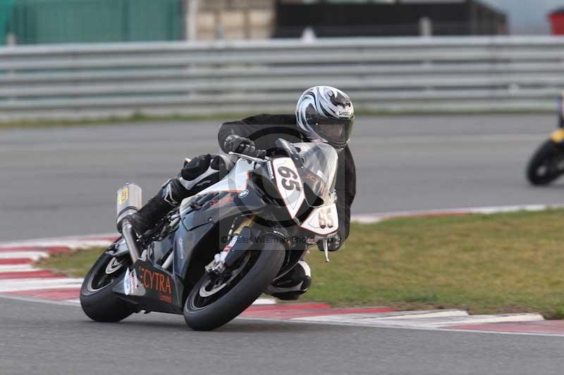 Motorcycle action photographs;Trackday digital images;event digital images;eventdigitalimages;no limits trackday;peter wileman photography;snetterton;snetterton circuit norfolk;snetterton photographs;trackday;trackday photos