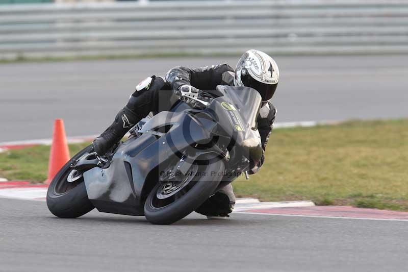 Motorcycle action photographs;Trackday digital images;event digital images;eventdigitalimages;no limits trackday;peter wileman photography;snetterton;snetterton circuit norfolk;snetterton photographs;trackday;trackday photos