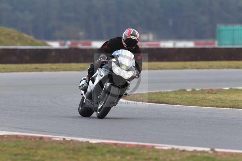 Motorcycle action photographs;Trackday digital images;event digital images;eventdigitalimages;no limits trackday;peter wileman photography;snetterton;snetterton circuit norfolk;snetterton photographs;trackday;trackday photos