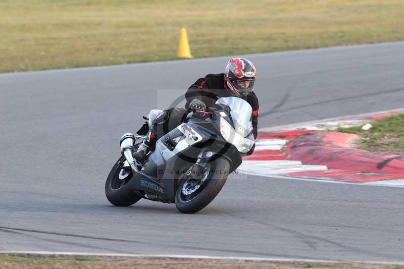 Motorcycle action photographs;Trackday digital images;event digital images;eventdigitalimages;no limits trackday;peter wileman photography;snetterton;snetterton circuit norfolk;snetterton photographs;trackday;trackday photos