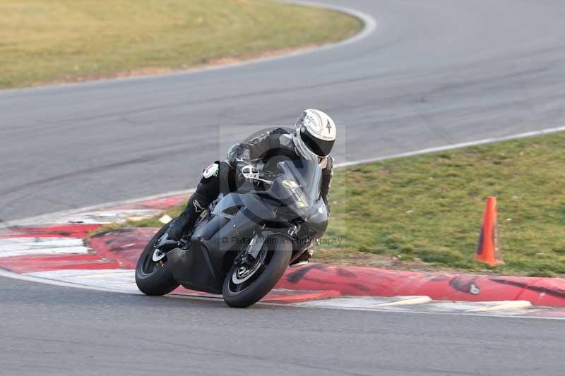 Motorcycle action photographs;Trackday digital images;event digital images;eventdigitalimages;no limits trackday;peter wileman photography;snetterton;snetterton circuit norfolk;snetterton photographs;trackday;trackday photos