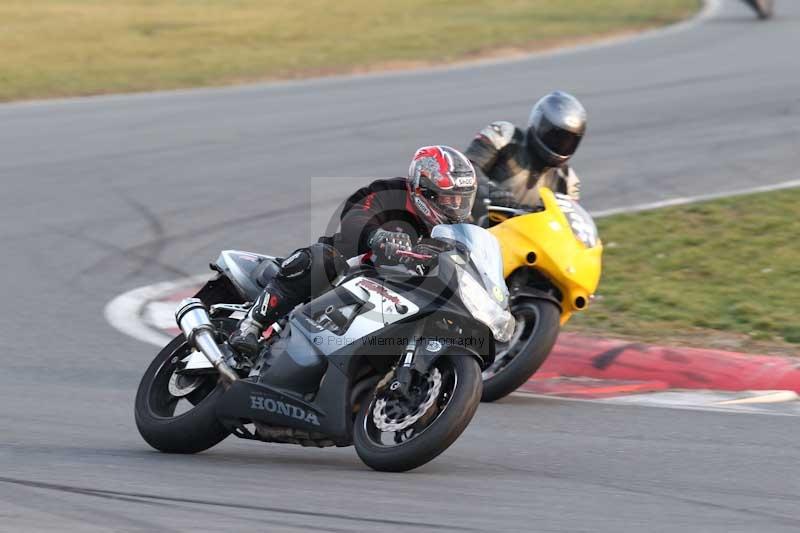 Motorcycle action photographs;Trackday digital images;event digital images;eventdigitalimages;no limits trackday;peter wileman photography;snetterton;snetterton circuit norfolk;snetterton photographs;trackday;trackday photos