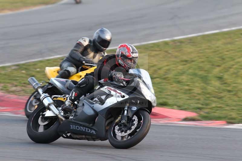 Motorcycle action photographs;Trackday digital images;event digital images;eventdigitalimages;no limits trackday;peter wileman photography;snetterton;snetterton circuit norfolk;snetterton photographs;trackday;trackday photos