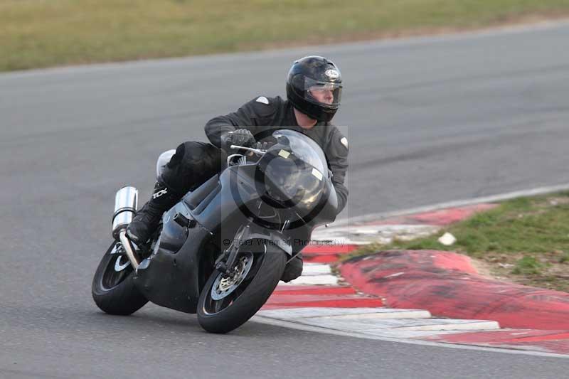 Motorcycle action photographs;Trackday digital images;event digital images;eventdigitalimages;no limits trackday;peter wileman photography;snetterton;snetterton circuit norfolk;snetterton photographs;trackday;trackday photos