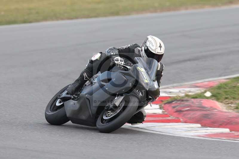 Motorcycle action photographs;Trackday digital images;event digital images;eventdigitalimages;no limits trackday;peter wileman photography;snetterton;snetterton circuit norfolk;snetterton photographs;trackday;trackday photos