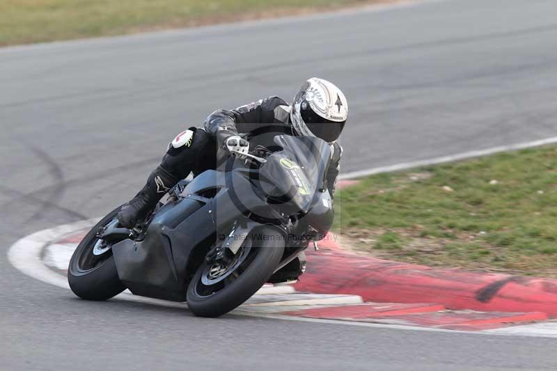 Motorcycle action photographs;Trackday digital images;event digital images;eventdigitalimages;no limits trackday;peter wileman photography;snetterton;snetterton circuit norfolk;snetterton photographs;trackday;trackday photos
