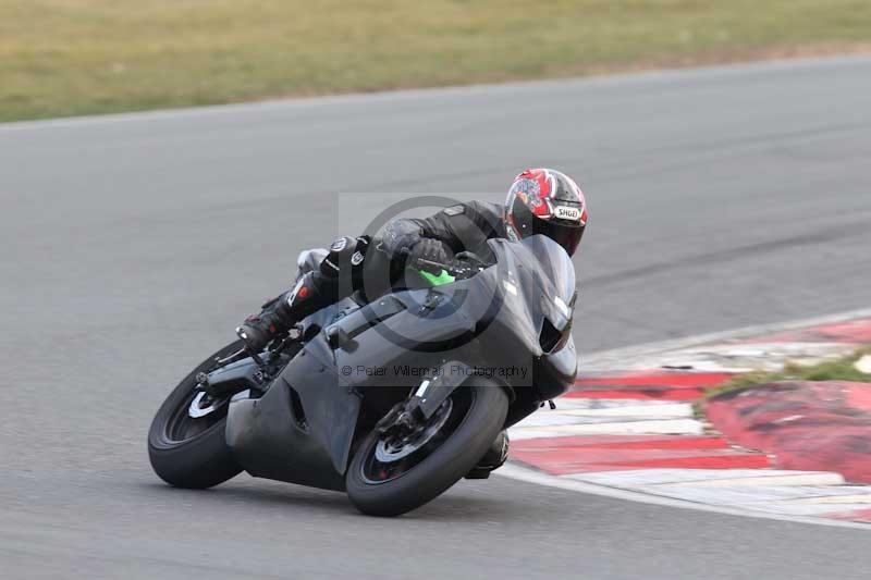 Motorcycle action photographs;Trackday digital images;event digital images;eventdigitalimages;no limits trackday;peter wileman photography;snetterton;snetterton circuit norfolk;snetterton photographs;trackday;trackday photos