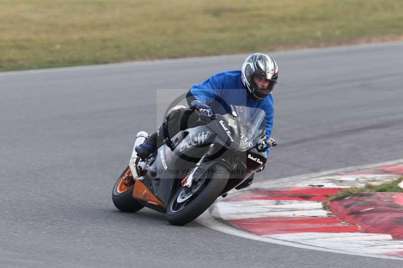 Motorcycle action photographs;Trackday digital images;event digital images;eventdigitalimages;no limits trackday;peter wileman photography;snetterton;snetterton circuit norfolk;snetterton photographs;trackday;trackday photos