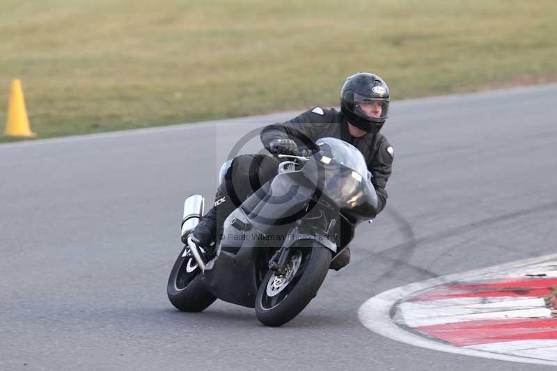 Motorcycle action photographs;Trackday digital images;event digital images;eventdigitalimages;no limits trackday;peter wileman photography;snetterton;snetterton circuit norfolk;snetterton photographs;trackday;trackday photos