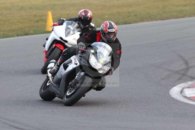 Motorcycle action photographs;Trackday digital images;event digital images;eventdigitalimages;no limits trackday;peter wileman photography;snetterton;snetterton circuit norfolk;snetterton photographs;trackday;trackday photos